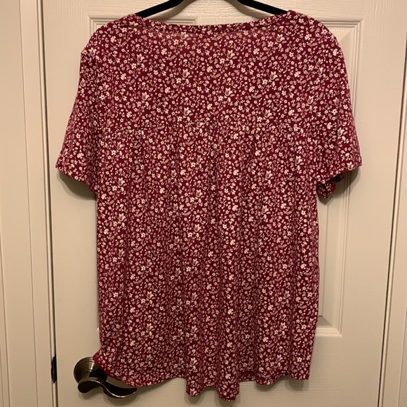 3/$15 D/C Purple Floral Top - Picture 5 of 6